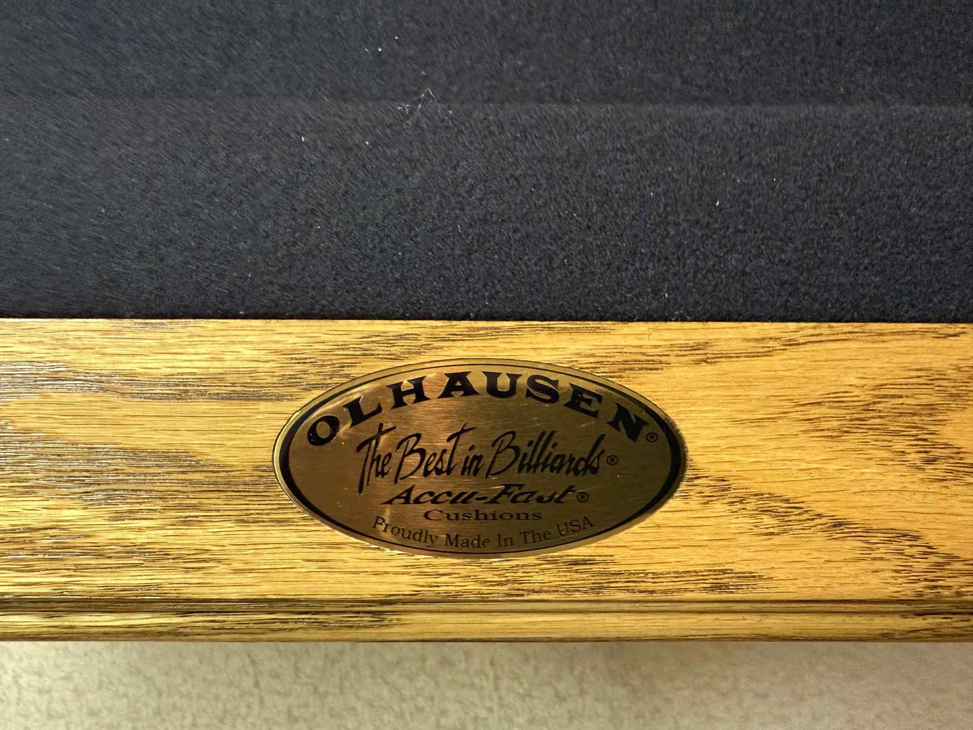 LIKE-NEW BRUNSWICK OLHAUSEN SOLID OAK POOL TABLE – FULL ACCESSORY SET!